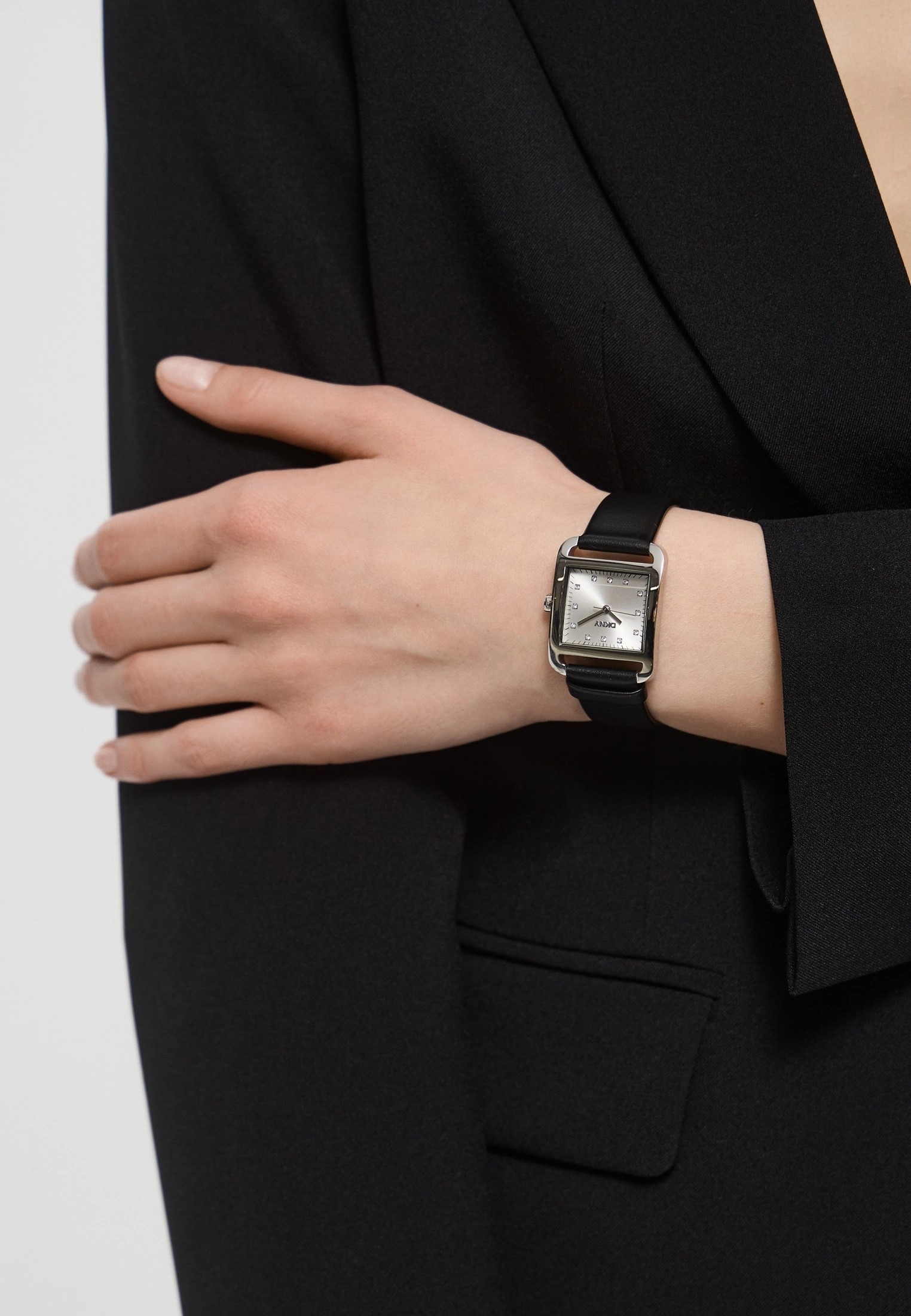 RTLAEE930301_26878451_10_v3_2x