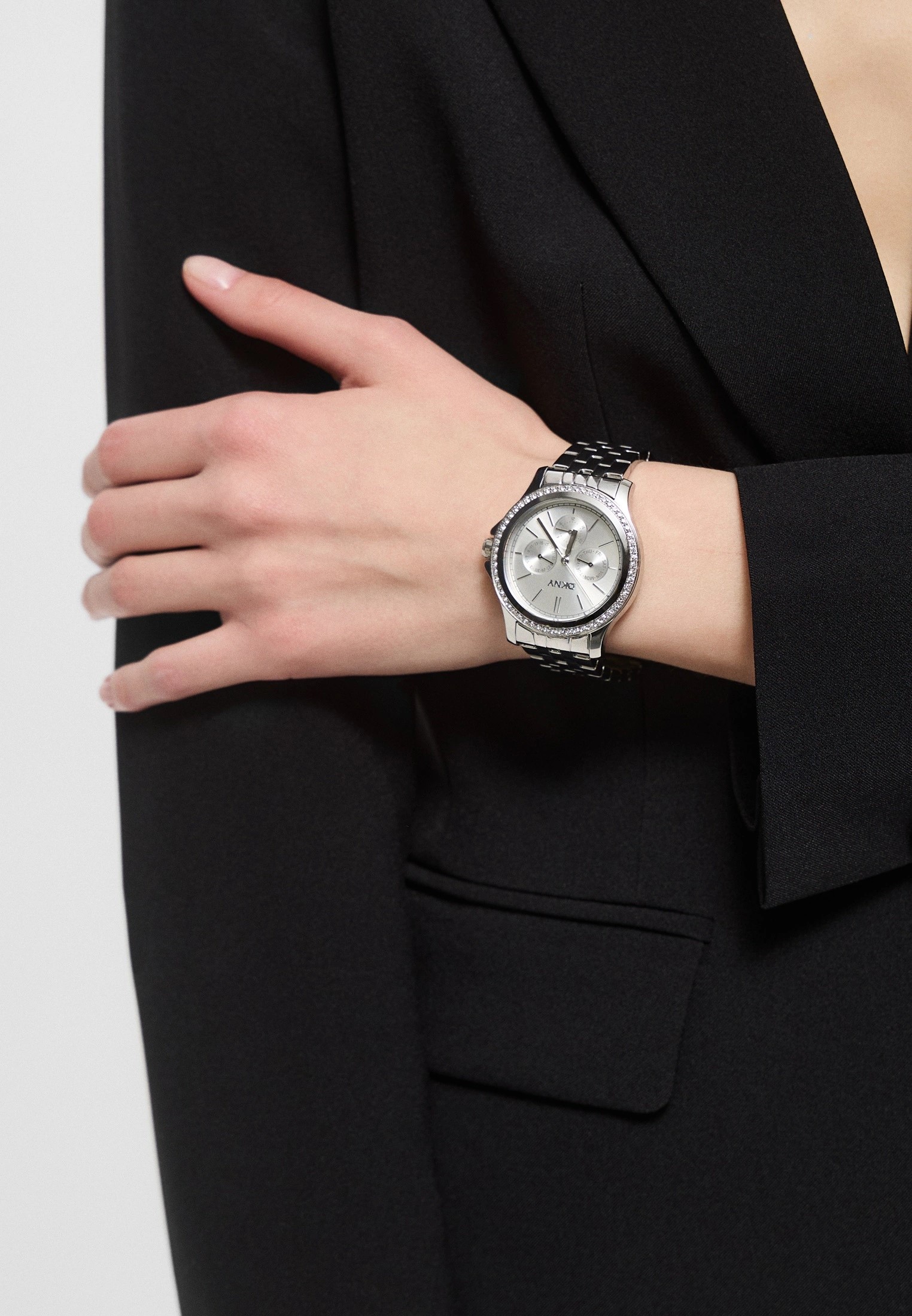 RTLAEE939201_26883304_10_v1_2x