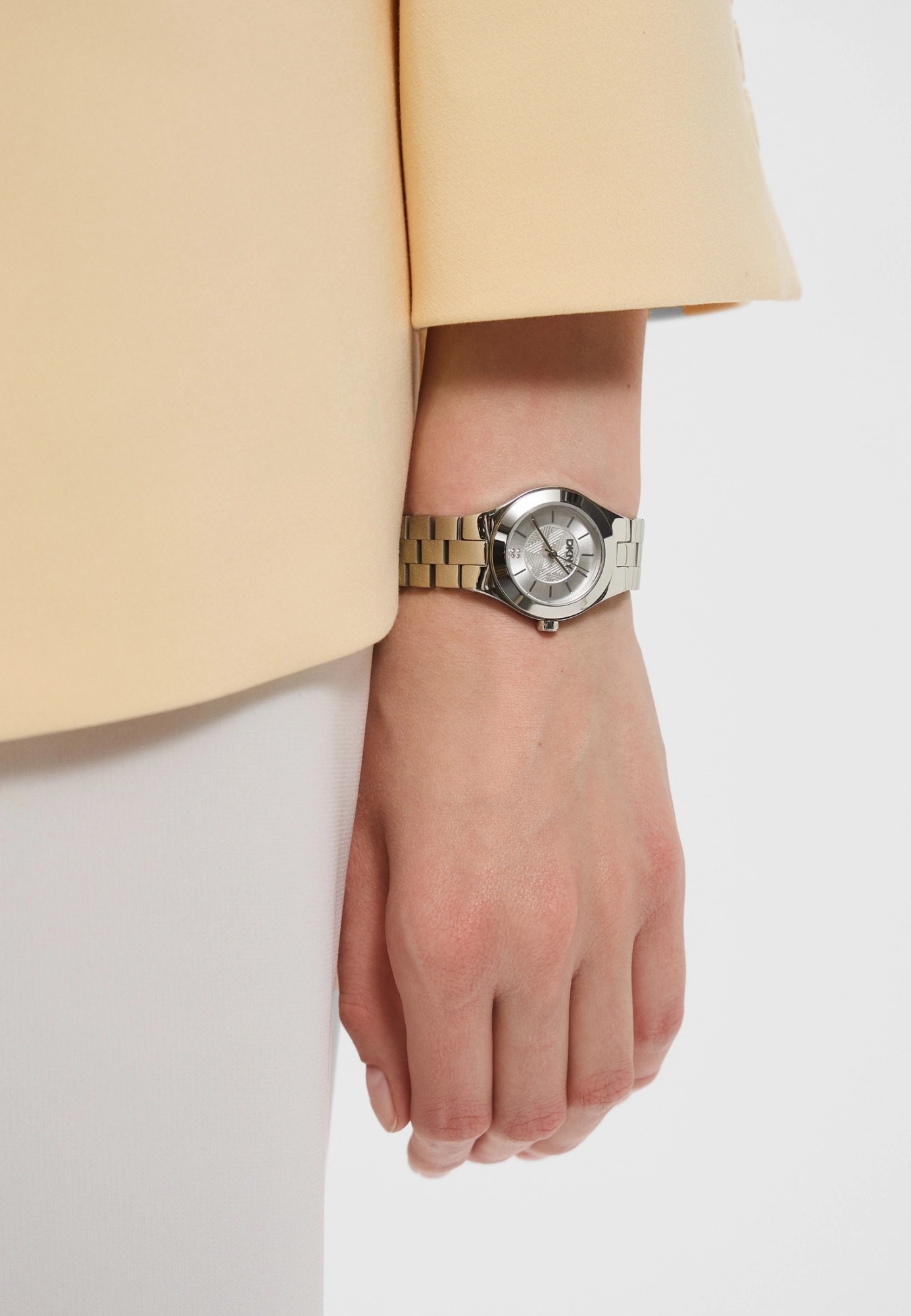 RTLAEE934501_26887446_10_v2_2x