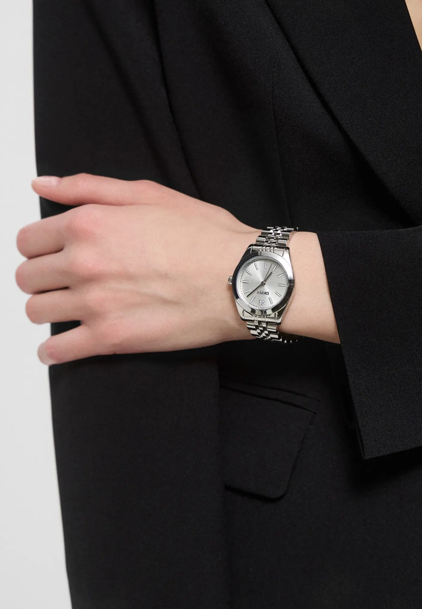 RTLAEE935301_26883272_10_v1_2x